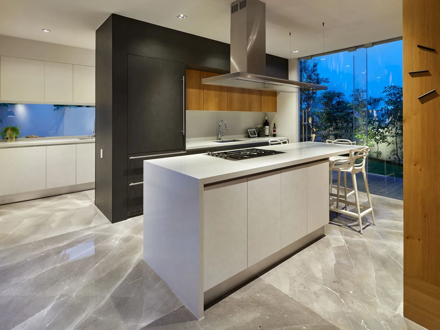 Casa FS: cocina abierta al jardín